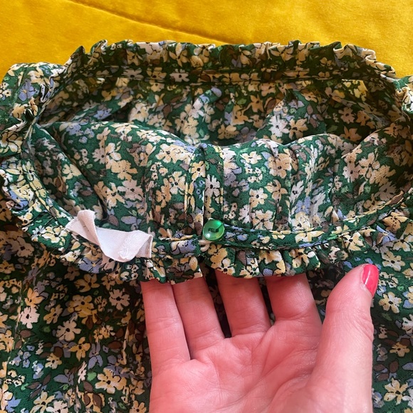 Cute Sienna Sky Sleeveless Blouse with Elastic Bottom - Size XS - Picture 7 of 9